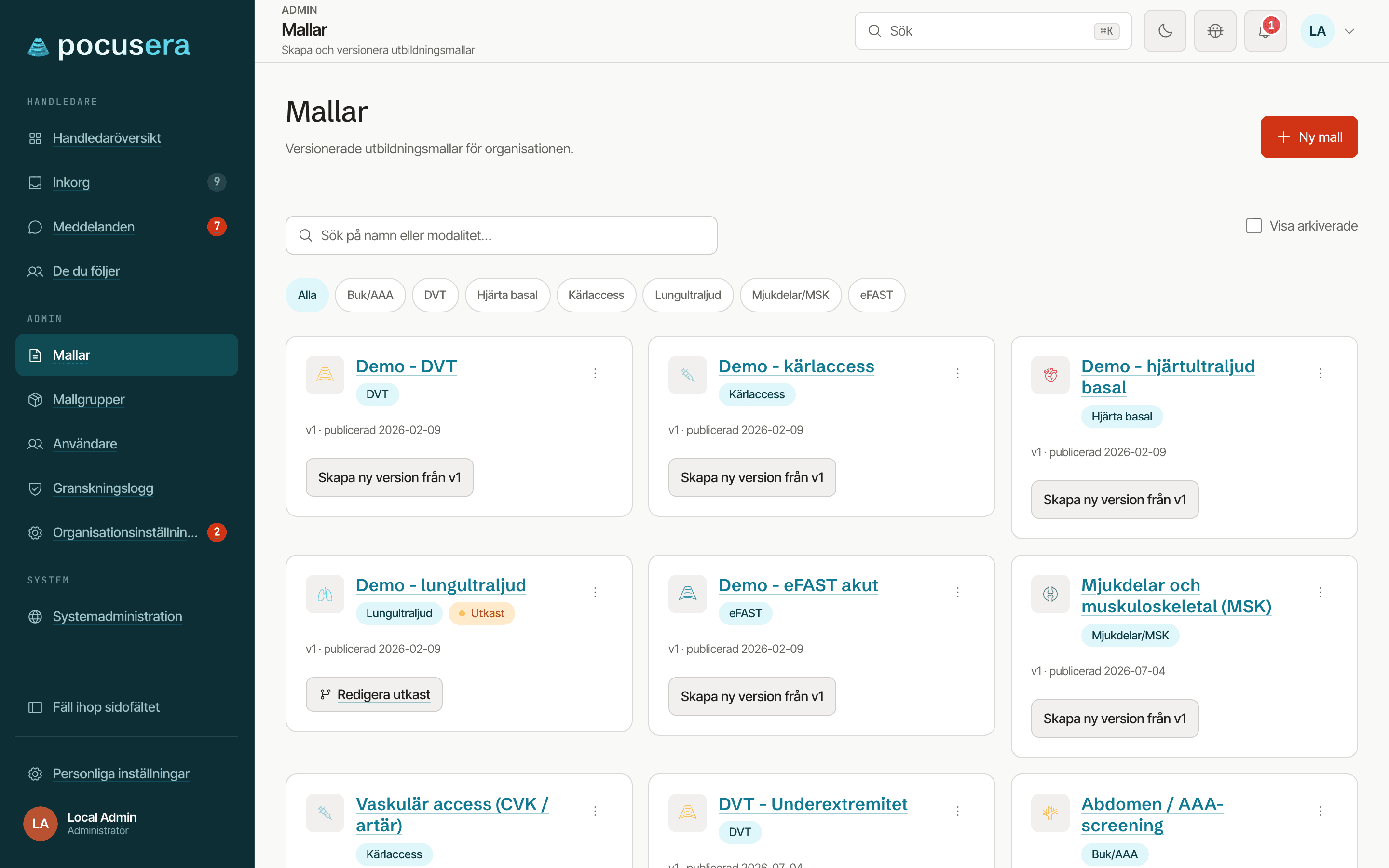 Mallsidan med knappen Ny mall, sökfält och filter per modalitet, kryssrutan Visa arkiverade och kort per mall med modalitet, version och en meny, där de flesta visar Skapa ny version från v1 och Demo lungultraljud visar Utkast och Redigera utkast.