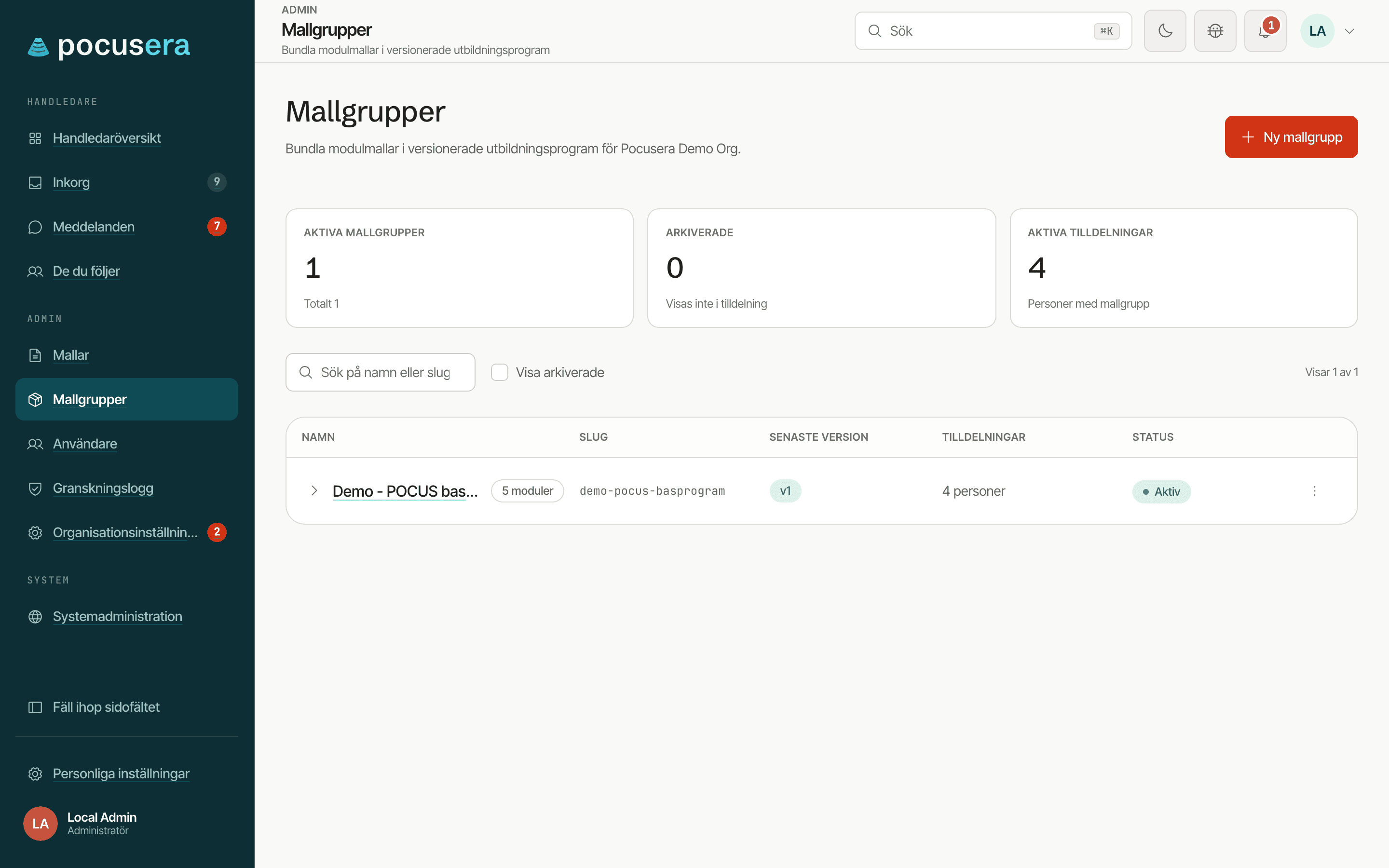Mallgruppssidan med knappen Ny mallgrupp, räknarna Aktiva mallgrupper, Arkiverade och Aktiva tilldelningar, sökfält och Visa arkiverade och en tabell med namn och antal moduler, slug, senaste version, tilldelningar, status och en radmeny.